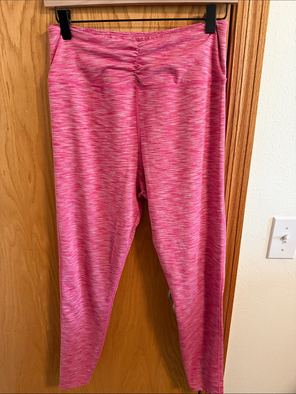 🫶🏼3 for $12!!🫶🏼Nicole Miller Cropped Heathered Pink Stretch Leggings